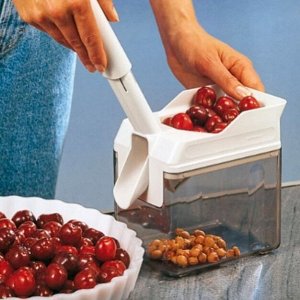 Отделитель косточек вишни LEIFHEIT CHERRYMAT  (косточковыдавливатель, выдавливатель косточек)