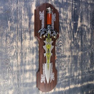 Сувенирный меч на планшете, резное лезвие с рисунком, когти орла на рукояти, клинок 41 см