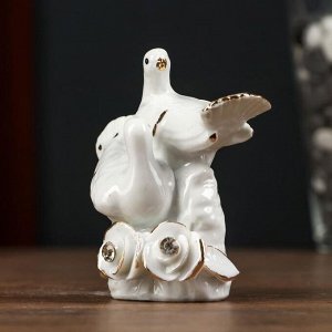 Сувенир керамика "Белые голубки с розами" страза 8,5х5х8 см