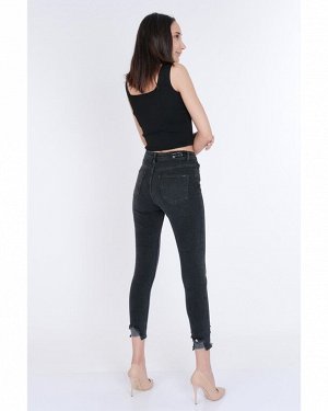 Jeans Fabric 95% Polyester
Fabric 5% Elestan
Waist type High Waist