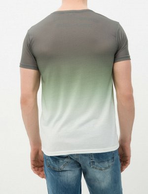 футболка Материал: %80  Полиэстер, %20 Хлопок Параметры модели:  рост: 187 cm, грудь: 98, талия: 77, бедра: 95 Надет размер: M