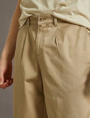 брюки Материал: %100  Хлопок Параметры модели: рост: 188 cm, грудь: 94, талия: 77, бедра: 0  Надет размер: 42