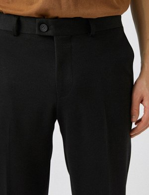 брюки Материал: %100 Полиэстер Параметры модели: рост: 188 cm, грудь: 96, талия: 78, бедра: 0  Надет размер: 42