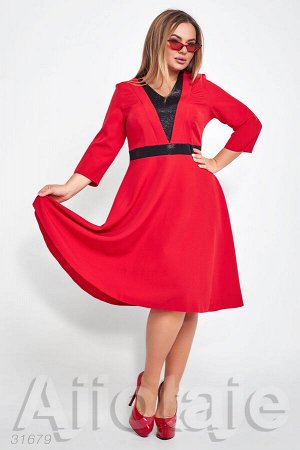 Элегантное красное платье с V-образным вырезом