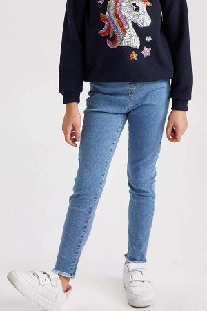 джинсы Размеры модели: рост: 1,31 Надет размер: 7/8 Хлопок 72%, Эластан3%,Полиэстер 25%