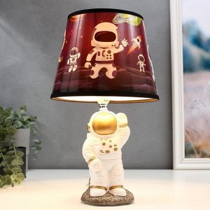 Детская настольная лампа "Космонавт"