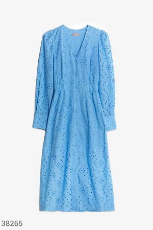 Голубое платье с вышивкой
