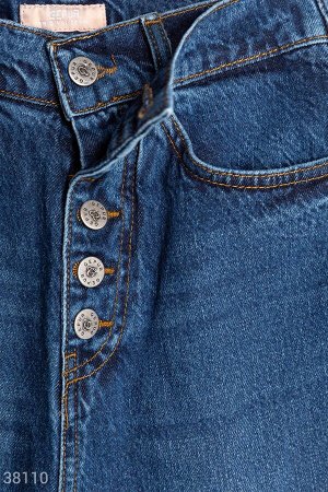 Синие зауженные джинсы