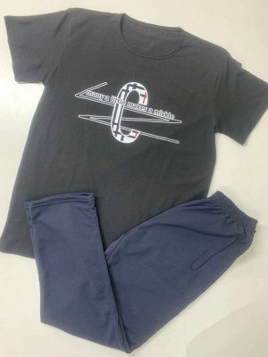 Костюм(футболка и брюки)