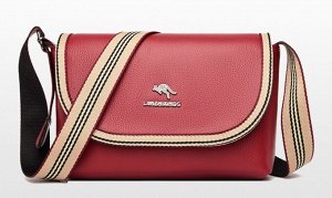 Женская сумочка с клапаном, широкий ремень в полосочку, логотип "Кенгуру", цвет красный