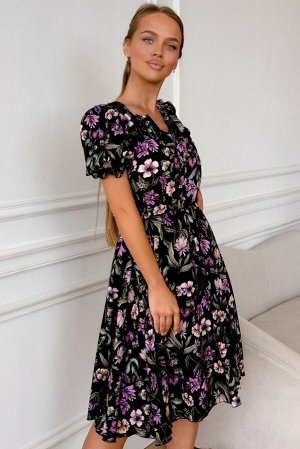 Платье Размер: 42 / 44
Флористическая тема принта выглядит еще ярче на тёмном штапеле, 100% полиэстер. Очень гармоничное сочетание лилового, сиреневого и белого цветков. Материал очень мягкий, легко д