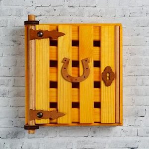 Ключница деревянная "Подкова", 20x 20x 6 см, 3 крючка