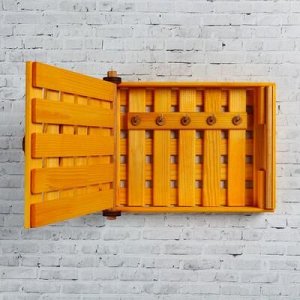 Ключница деревянная "Золотой ключик", 28x 20x 6 см, 5 крючков