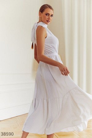 Белое платье из невесомого материала