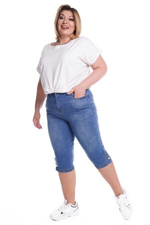 Капри-5068 Материал: Джинсовая ткань;   Фасон: Капри; Параметры модели: Рост 173 см, Размер 54
Капри джинсовые с пуговками синие
Длина изделия 50 размера по спинке - 70 см. В каждом следующем размере 