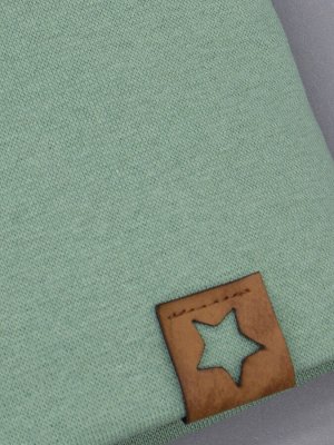 Шапка трикотажная для мальчика формы лопата, нашивка звезда, светло серо-зеленый