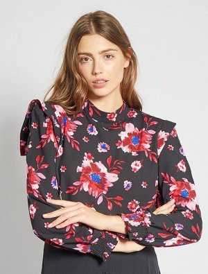 Блузка с цветочным рисунком