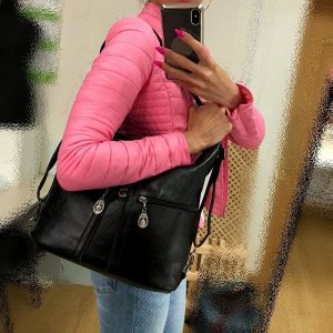 Функциональная сумка-рюкзак Karmen из качественной матовой эко-кожи чёрного цвета.