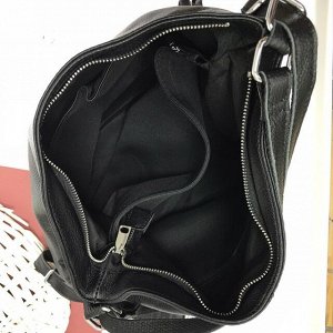 Функциональная сумка-рюкзак Darlin из качественной матовой натуральной кожи черного цвета.