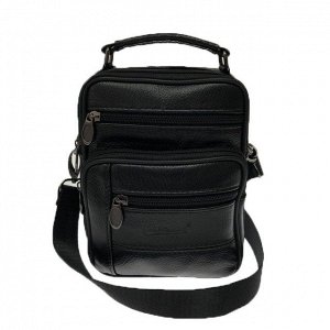 Мужская сумка Mee из мягкой натуральной кожи с ремнем через плечо чёрного цвета.