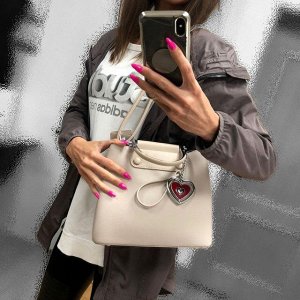 Женская сумка-тоут Milano Pace из качественной эко-кожи бежевого цвета.