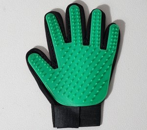 Расческа-перчатка на левую руку, цвет зеленый