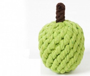 Игрушка в форме яблока из хлопковой нити