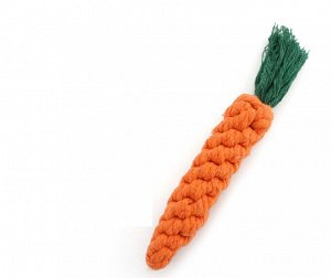 Игрушка в форме моркови из хлопковой нити