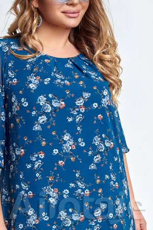 Шифоновое платье синего цвета с цветочным узором