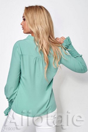 Легкая блузка с длинными рукавами