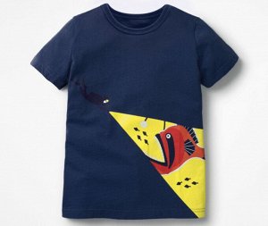 Детская футболка, принт "Водолаз светит на большую рыбу", цвет темно-синий