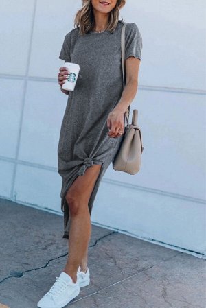 Серое повседневное платье-футболка с коротким рукавом и высокими боковыми разрезами
