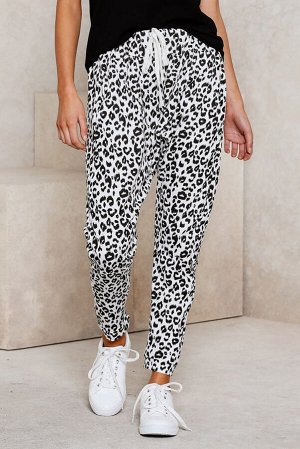 Бело-леопардовые зауженные штаны с поясом на шнурке