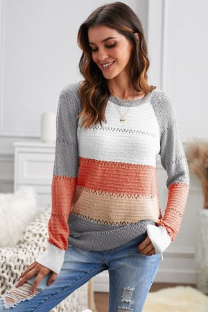 Серый вязаный свитер в разноцветную полоску с перфорацией