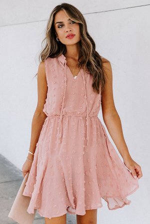 Розовое струящееся мини-платье с воротником стойка и текстурой в горошек
