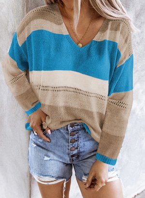 Бежево-голубой полосатый вязаный свитер с V-образным вырезом и перфорацией