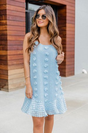Голубое мини-платье с помпонами и жаккардовым узором