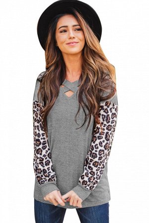 Серая блузка с перекрестным V-образным вырезом и рукавами с леопардовым принтом