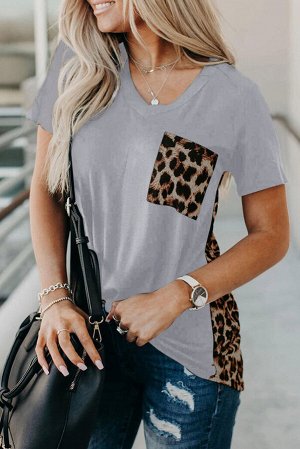 Серая футболка с леопардовой вставкой на спине и нагрудным карманом