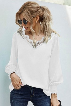 Белая блуза с V-образным вырезом с кружевной отделкой в стиле пэчворк