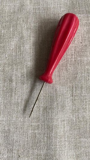 Шило с пластиковой ручкой  d 2,0 мм