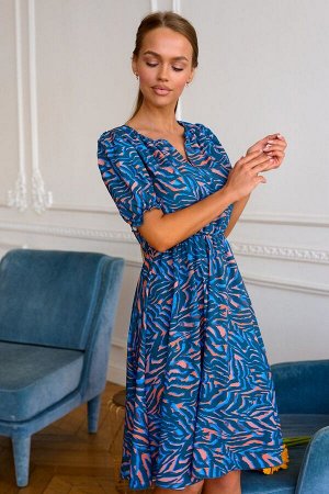 Платье Размер: 42 / 44
Модель платья из лёгкого текстильного полотна с ассиметричным узором украсит любой летний гардероб. Фирменный дизайн ткани создаст по истине уникальный, неповторимый образ. 100%