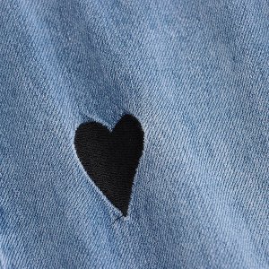 Женские широкие джинсы, принт "Сердца", цвет голубой