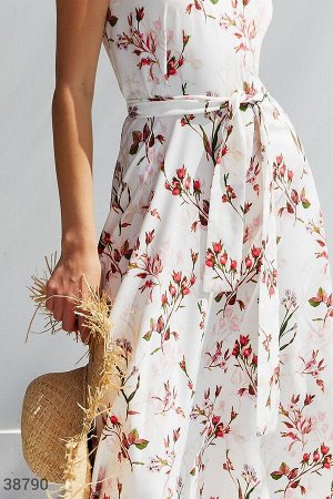 Светлое платье с цветочным принтом