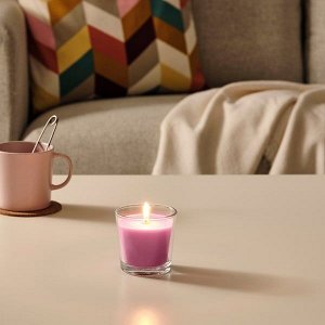 SINNLIG СИНЛИГ Ароматическая свеча в стакане, Вишневый/ярко-розовый7.5 см