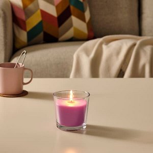 SINNLIG СИНЛИГ Ароматическая свеча в стакане, Вишневый/ярко-розовый9 см