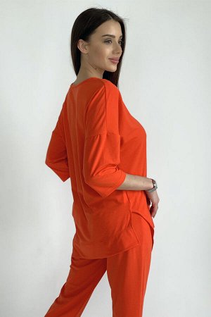 Туника Варианты расцветки: синий, рыжий
Ткань:  вискоза, Состав:  вискоза 50%/ ПЭ 45%/ лайкра 5%
Туника прямая, свободная, с округлой горловиной, с асимметричным низом. Рукав длиной 3/4. Низ полочки и