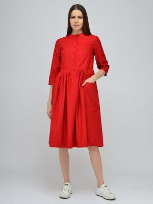 Платье красное со складками на юбке и накладными карманами
