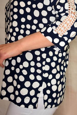 Блузка Рост: 164 см. Состав ткани: 100% вискоза Блузка женская из искусственной принтованной ткани, в состав которой входит вискоза. Блузка прямого силуэта, повседневная, с рубашечным покроем рукава. 