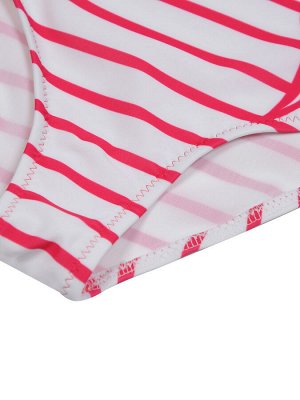 Купальник Слитный купальник для девочки. Принт в полосочку дополнен крупным изображением фламинго. Лямки украшены волнами из ткани. Прекрасно подойдет не только для пляжного отдыха, но и для занятий в